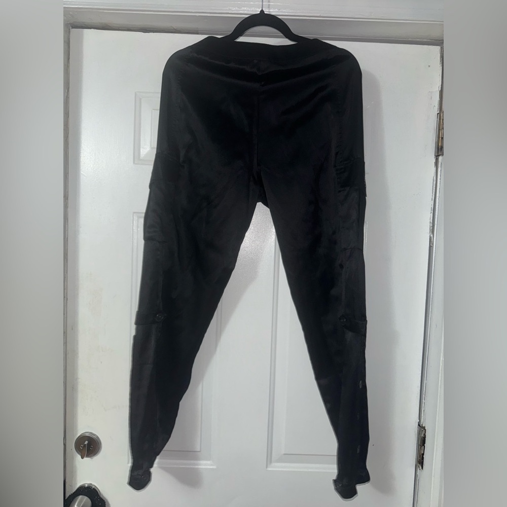 ✨ Chico’s Black Silk-Blend Cargo Jogger Pants Size 0.5 ✨ - Picture 4 of 16